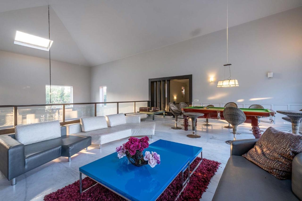 Stayvista At The Banyan Abode With Pool Table, Pet Friendly & Outdoor Pool Манесар Экстерьер фото