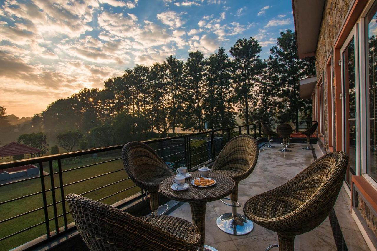Stayvista At The Banyan Abode With Pool Table, Pet Friendly & Outdoor Pool Манесар Экстерьер фото